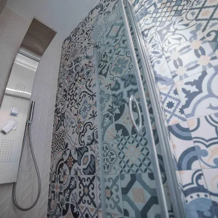 לינה וארוחת בוקר Maree Seafront B&B - Sea View King Room מולפטה